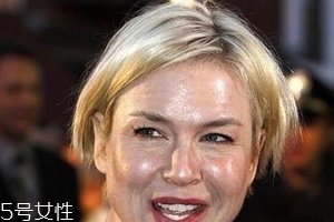 底妝脫妝怎么辦？及時(shí)補(bǔ)水拯救脫妝尷尬