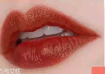 素顏適合什么顏色口紅？增添氣色又顯白