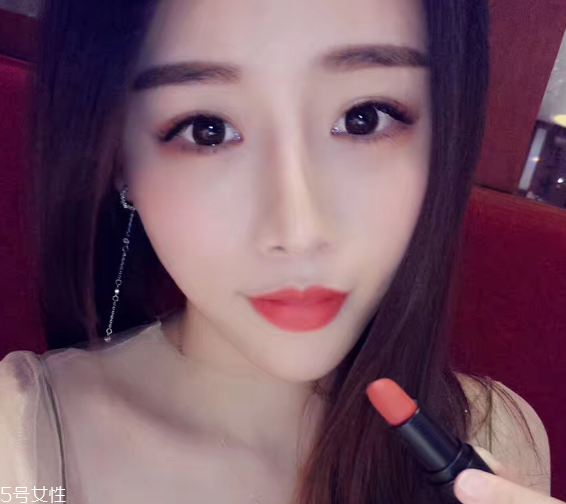 素顏適合什么顏色口紅？增添氣色又顯白