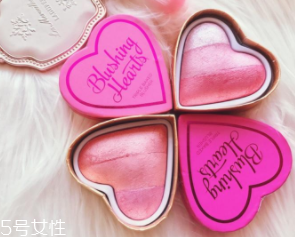 makeup revolution心形腮紅好用嗎？微閃蜜桃色彩