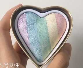 makeup revolution心形腮紅好用嗎？微閃蜜桃色彩