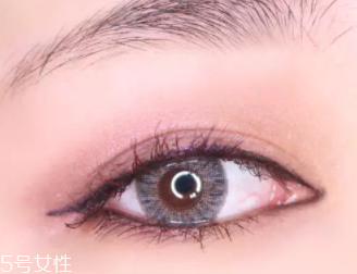 紫色眼影怎么畫好看？淡紫色超有女人味
