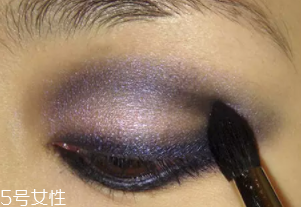 紫色眼影怎么畫好看？淡紫色超有女人味