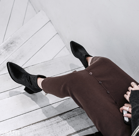 粗跟靴怎么搭配？舒適與時(shí)尚并存