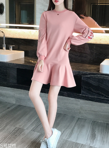 學(xué)院風(fēng)連衣裙怎么搭配？重新回到學(xué)生時代