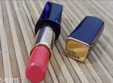 雅詩蘭黛330和320哪個好看？傾慕唇膏一見傾心