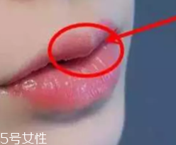 橢圓形嘴唇怎么涂口紅？勾勒唇線讓唇形完美