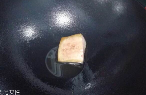 琺瑯鍋可以炒菜嗎？要選對琺瑯鍋
