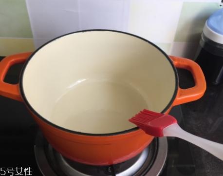 琺瑯鍋和玻璃鍋哪個好？附上用琺瑯鍋燒菜過程