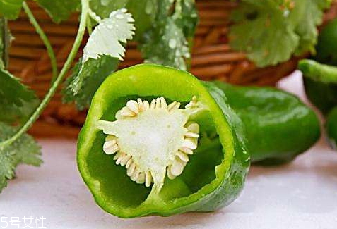 青椒要去籽嗎 去籽小技巧 青椒要去籽嗎 去籽小技巧