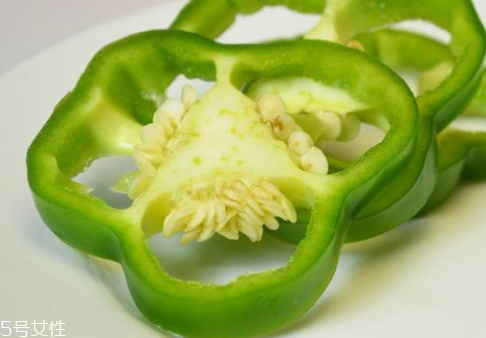青椒要去籽嗎 去籽小技巧 青椒要去籽嗎 去籽小技巧