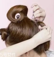 馬尾怎么扎顯臉?。狂R尾位置越高越精神