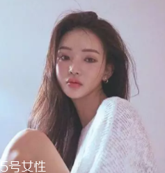 什么女孩適合不留劉海？圓臉妹子掀起劉海更適合你
