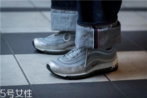 運動鞋不跟腳怎么辦？找準原因?qū)ΠY下藥