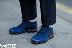 運(yùn)動(dòng)鞋好還是皮鞋好？不同場(chǎng)合不同需求