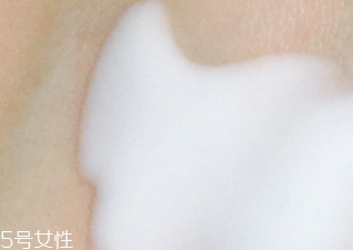 雅詩(shī)蘭黛乳液怎么樣？滋潤(rùn)保濕的秘密