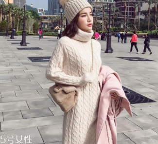 長款毛衣怎么搭配外套？六款毛衣連衣裙怎么搭都好看