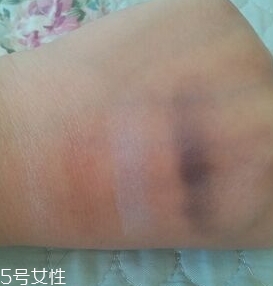 雅詩蘭黛眼影盤怎么用？