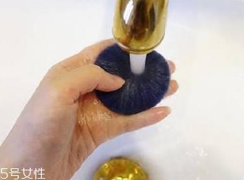 新買的氣墊粉撲要洗嗎？用久了一定要清洗