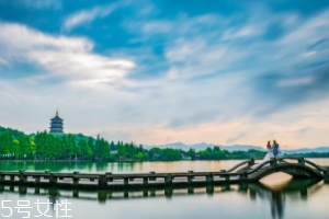 2018春節(jié)去杭州旅游帶什么防曬？防曬噴霧最方便