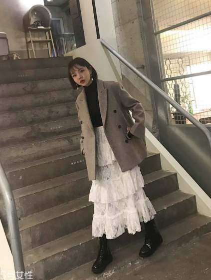 蕾絲長(zhǎng)裙配什么上衣？?jī)?yōu)雅氣質(zhì)小女人