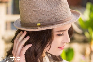 方臉戴什么帽子好看？戴上這三件你臉就不方了