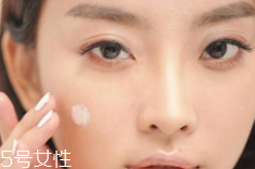BB霜卡粉怎么辦？妝前敷面膜預(yù)防卡粉