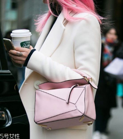 loewe在哪兒買便宜？西班牙皇室品牌