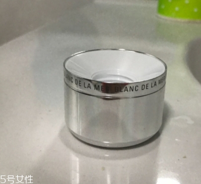 lamer海藍(lán)之謎和阿瑪尼哪個(gè)好？