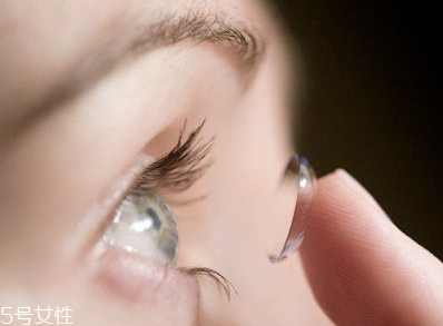 美瞳一天戴多長時(shí)間？美瞳的正確佩戴方法
