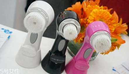 潔面儀可以和磨砂膏一起使用嗎 洗臉的好幫手 潔面儀可以和磨砂膏一起使用嗎 洗臉的好幫手