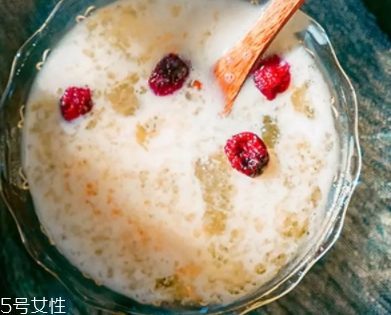 雪燕可以用熱水泡發(fā)嗎？熱水vs冷水