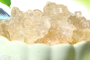 雪燕可以生吃嗎？雪燕沒(méi)煮熟可以吃嗎？