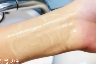 阿瑪尼粉底液脫妝嗎？4小時(shí)后要補(bǔ)妝