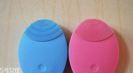 潔面儀可以和磨砂膏一起使用嗎 洗臉的好幫手 潔面儀可以和磨砂膏一起使用嗎 洗臉的好幫手