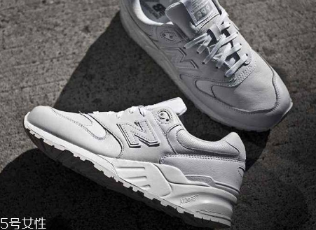 運動鞋上有個n是什么牌子？街頭最火爆的運動鞋品牌