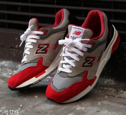 運動鞋上有個n是什么牌子？街頭最火爆的運動鞋品牌
