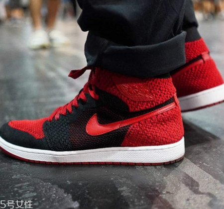 運(yùn)動(dòng)鞋最上面的兩個(gè)孔是干什么用的？