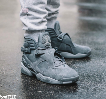 運(yùn)動(dòng)鞋上的膠怎么去掉？用香蕉水就能輕松洗掉