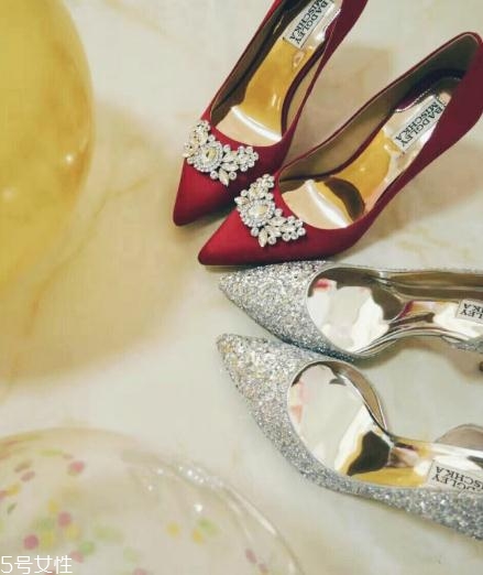 badgley mischka是幾線品牌？穿上它讓婚禮不留遺憾