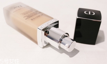 dior迪奧和香奈兒粉底液哪個(gè)好？