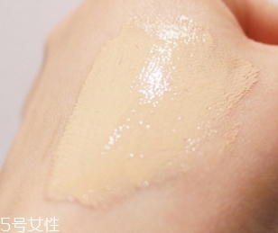 dior迪奧和香奈兒粉底液哪個(gè)好？