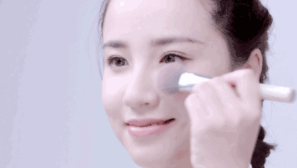 黃皮用什么顏色的腮紅？選擇與黃色互補(bǔ)的紫色