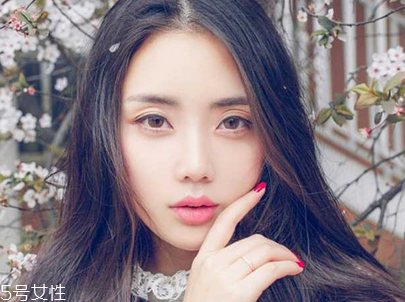 眼部可以用遮瑕膏嗎 切記不要涂太厚 眼部可以用遮瑕膏嗎 切記不要涂太厚