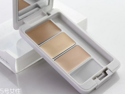 哪款遮瑕膏遮痘印遮斑效果好 遮瑕膏和粉底液的使用順序 哪款遮瑕膏遮痘印遮斑效果好 遮瑕膏和粉底液的使用順序