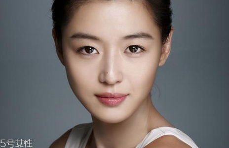 黑眼圈用哪種遮瑕膏最好 按顏色挑選遮瑕產品 黑眼圈用哪種遮瑕膏最好 按顏色挑選遮瑕產品