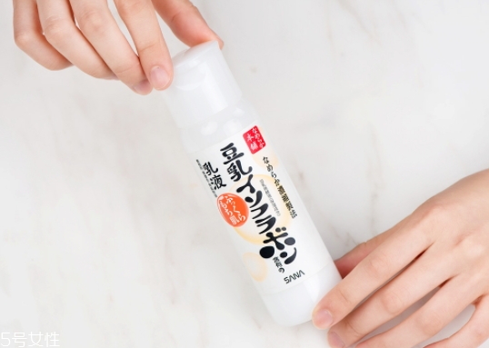 乳液可以抹頭發(fā)嗎？乳液可以防止頭發(fā)分叉