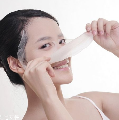敷完面膜不洗臉會(huì)怎么樣？粉刺悶痘毛孔堵塞