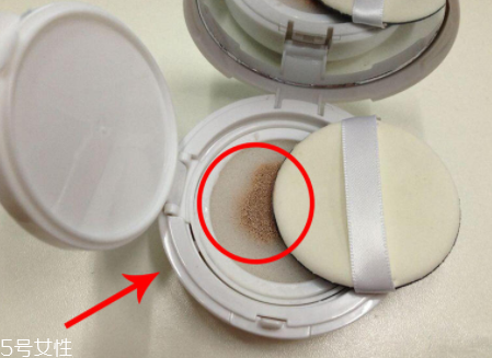 氣墊卡粉浮粉怎么辦？上妝方式換一換