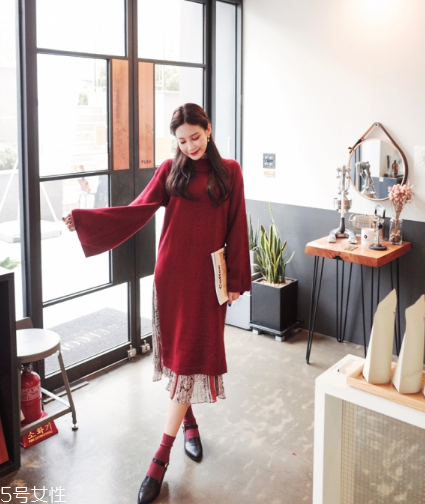 紅色針織連衣裙怎么搭配？氣質女神就是你